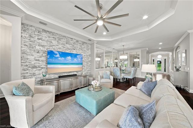9392 Terresina DR, Naples, FL 34119