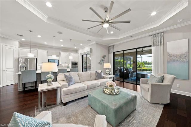 9392 Terresina DR, Naples, FL 34119