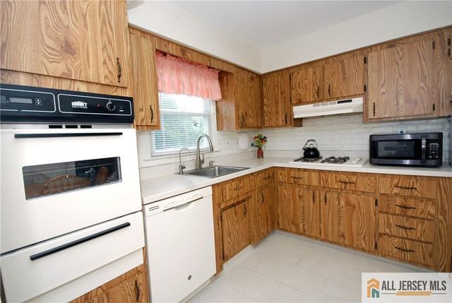 2 Janet Court, East Brunswick, NJ 08816