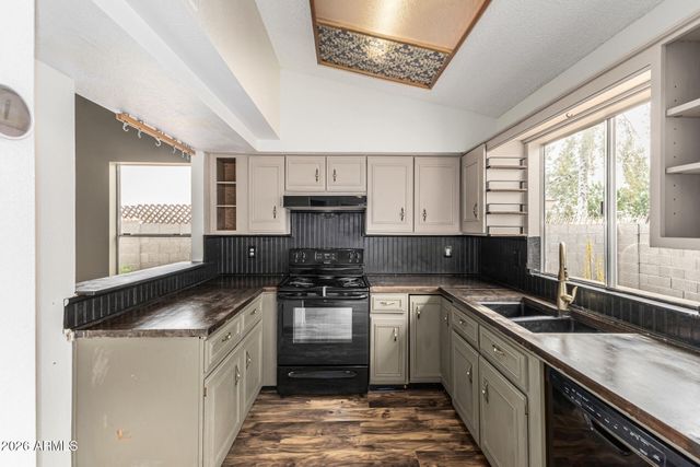 8759 W SAINT JOHN Road, Peoria, AZ 85382