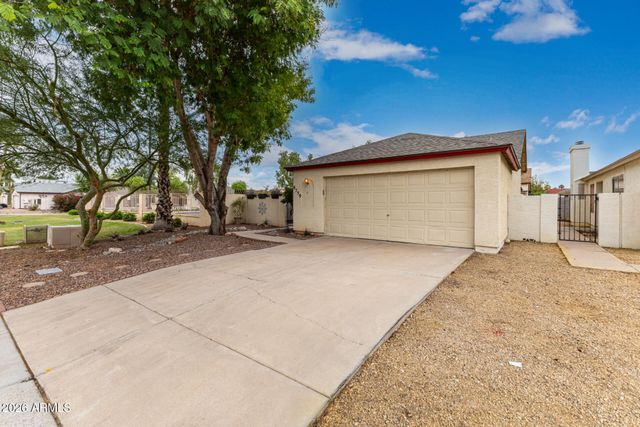8759 W SAINT JOHN Road, Peoria, AZ 85382