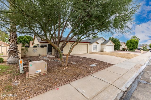 8759 W SAINT JOHN Road, Peoria, AZ 85382