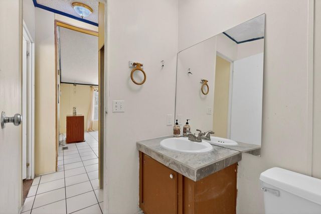 1 Santa Monica Avenue, Los Lunas, NM 87031