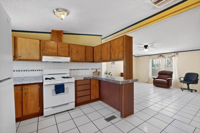 1 Santa Monica Avenue, Los Lunas, NM 87031