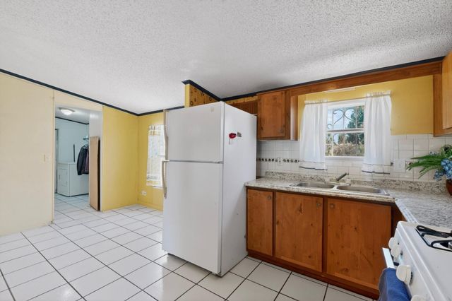 1 Santa Monica Avenue, Los Lunas, NM 87031