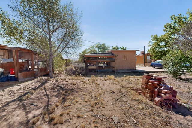 1 Santa Monica Avenue, Los Lunas, NM 87031