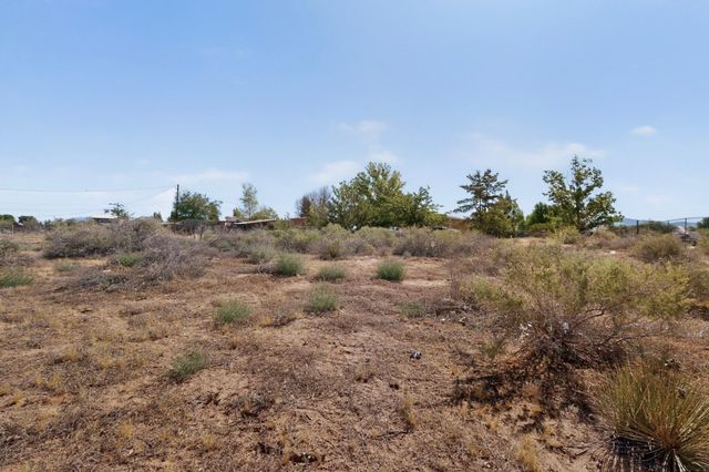 1 Santa Monica Avenue, Los Lunas, NM 87031