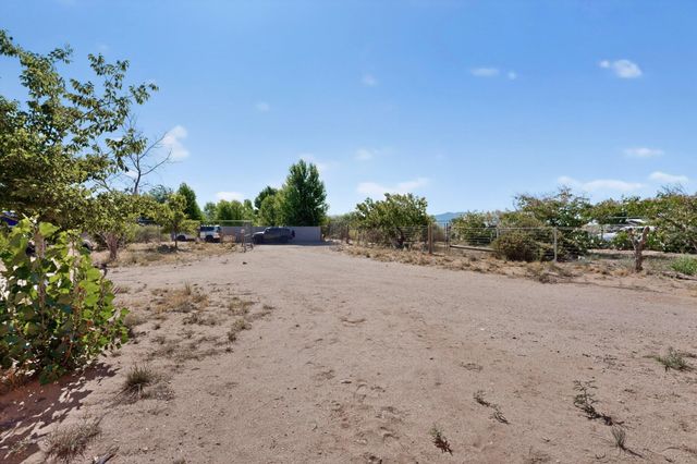 1 Santa Monica Avenue, Los Lunas, NM 87031