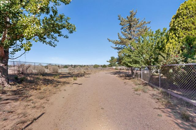 1 Santa Monica Avenue, Los Lunas, NM 87031