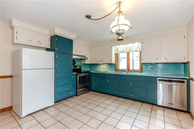 15 Gardner Street, Pawtucket, RI 02861