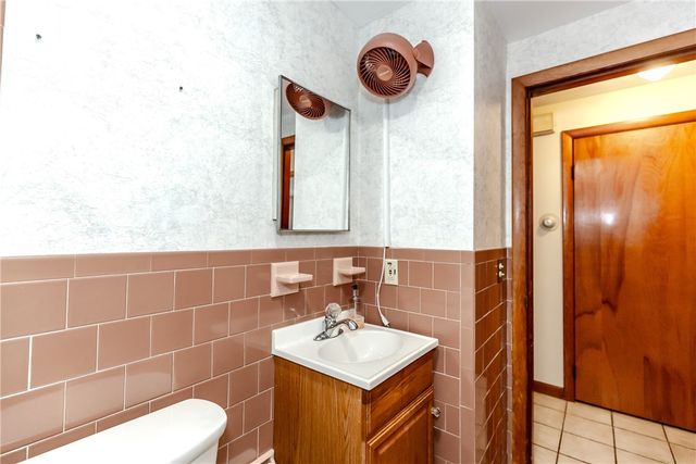 15 Gardner Street, Pawtucket, RI 02861