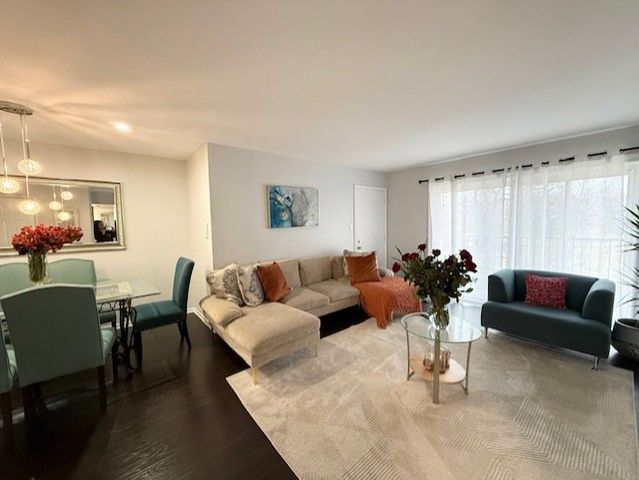 9430 Bay Colony Drive 2N, Des Plaines, IL 60016