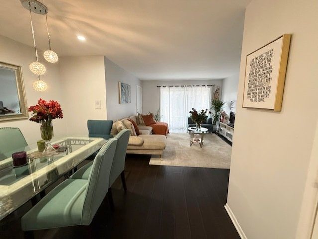 9430 Bay Colony Drive 2N, Des Plaines, IL 60016