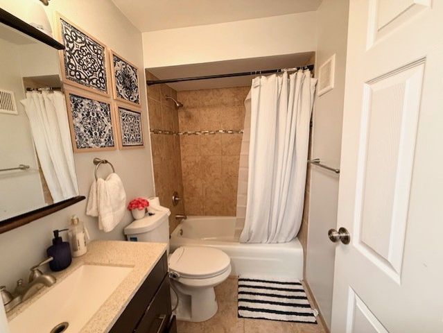 9430 Bay Colony Drive 2N, Des Plaines, IL 60016