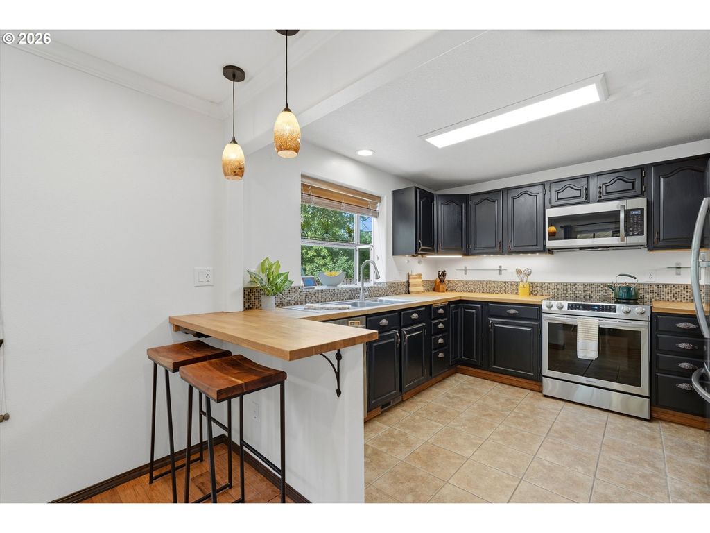 Image 13 of property listing at 110 NORRIS Ct, Dayton, OR 97114