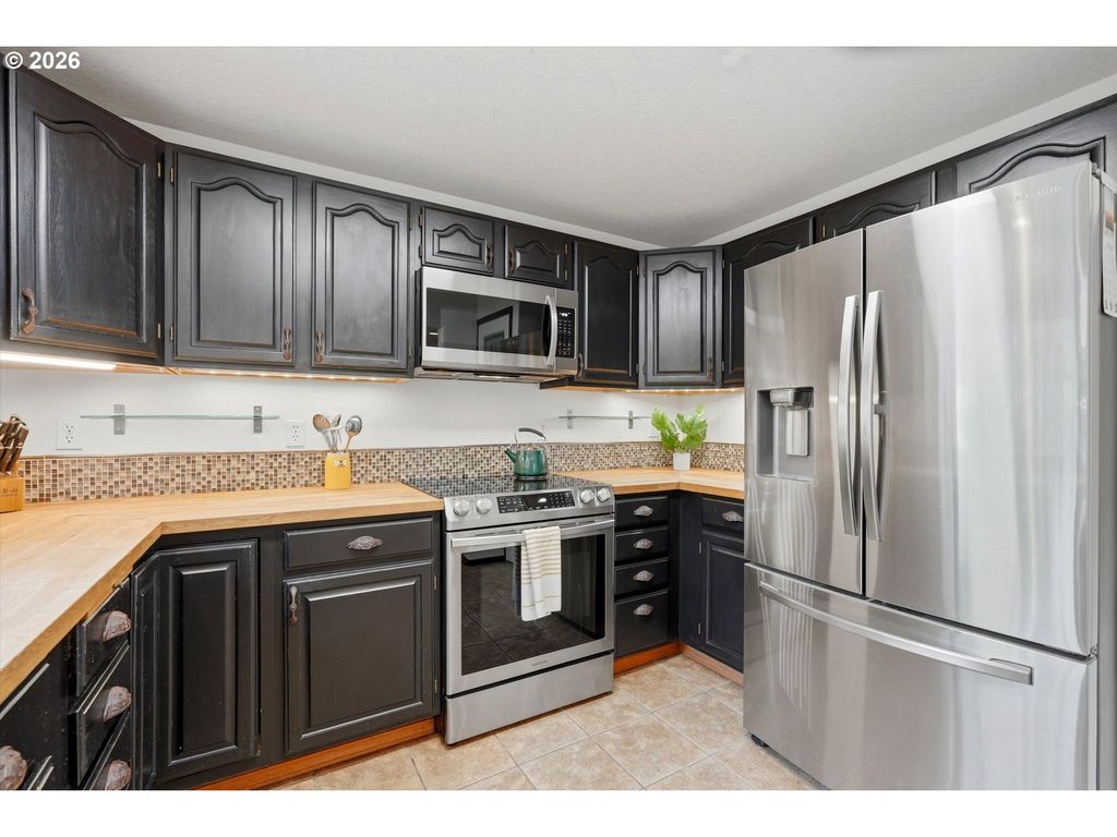 Image 15 of property listing at 110 NORRIS Ct, Dayton, OR 97114
