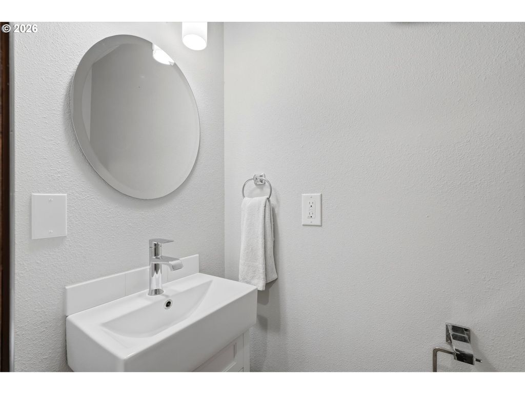 Image 18 of property listing at 110 NORRIS Ct, Dayton, OR 97114