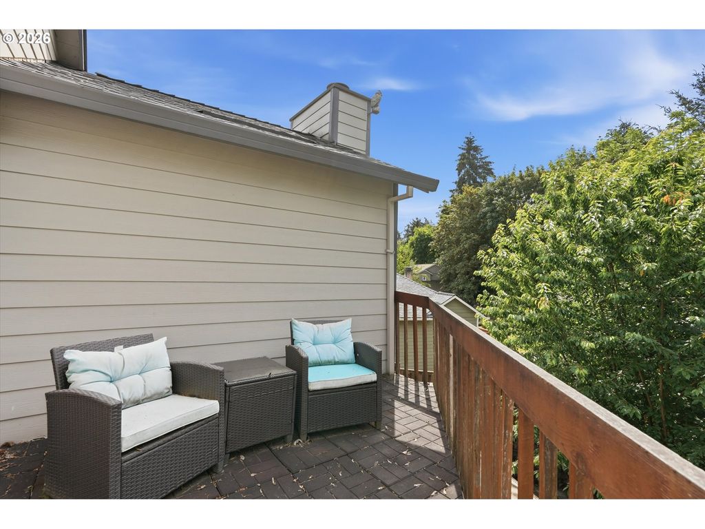 Image 21 of property listing at 110 NORRIS Ct, Dayton, OR 97114