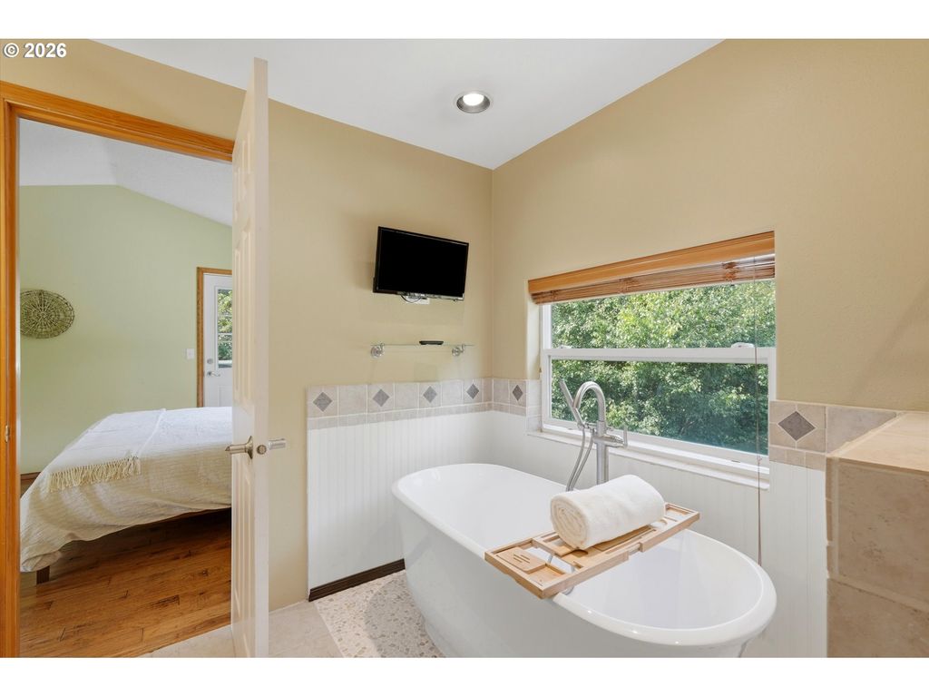 Image 25 of property listing at 110 NORRIS Ct, Dayton, OR 97114