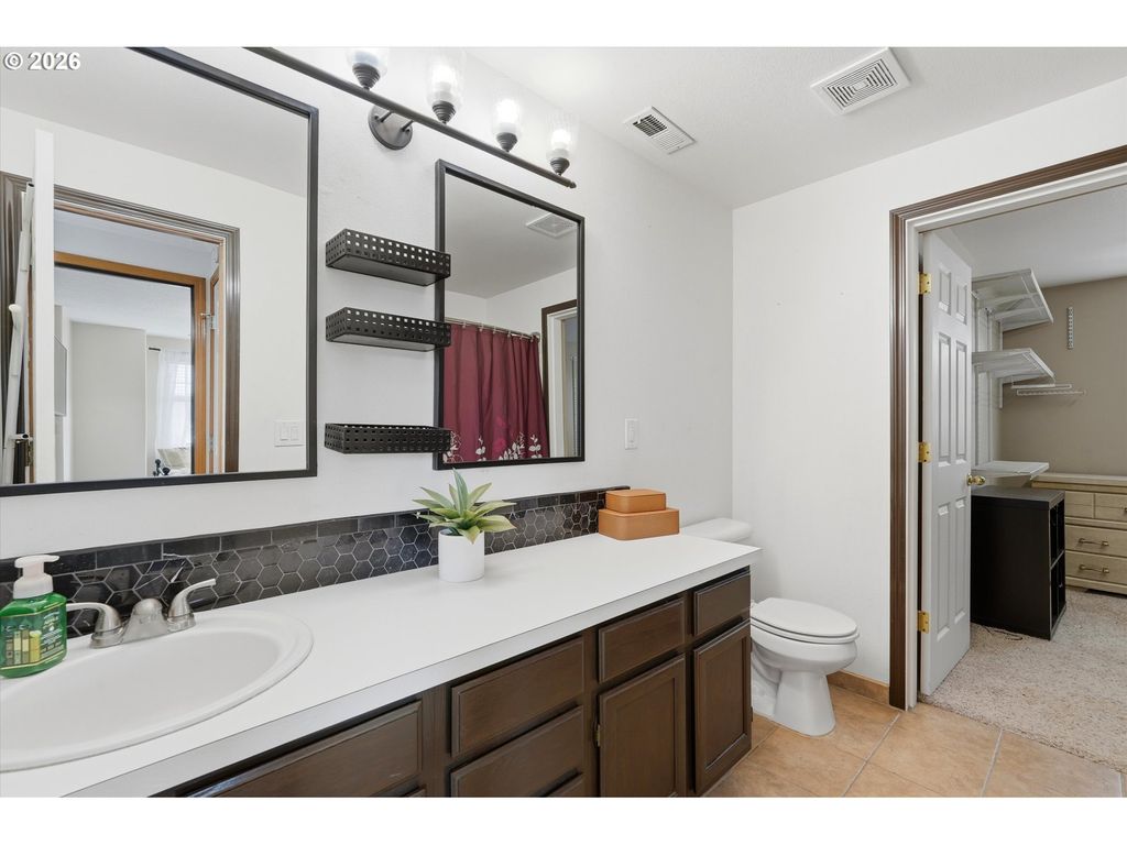 Image 29 of property listing at 110 NORRIS Ct, Dayton, OR 97114