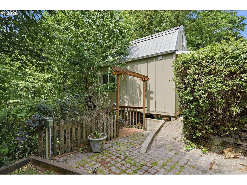 Image 34 of property listing at 110 NORRIS Ct, Dayton, OR 97114