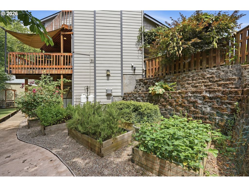 Image 36 of property listing at 110 NORRIS Ct, Dayton, OR 97114