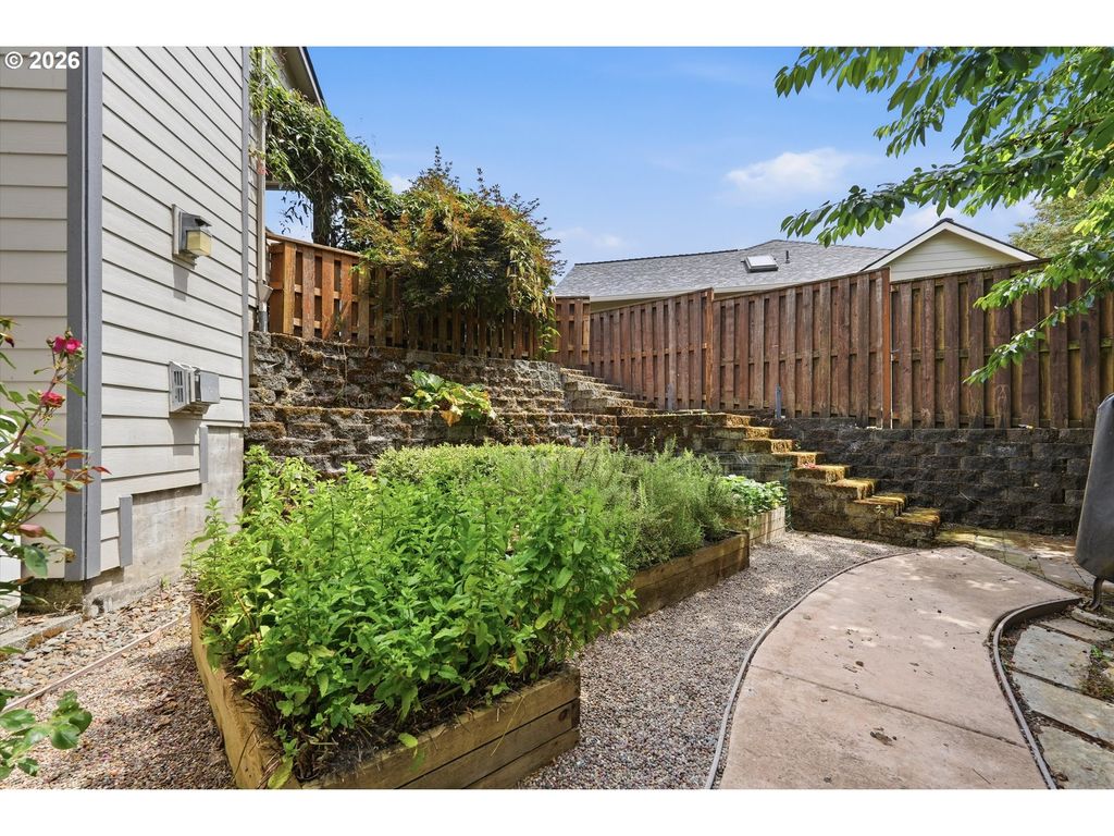 Image 37 of property listing at 110 NORRIS Ct, Dayton, OR 97114