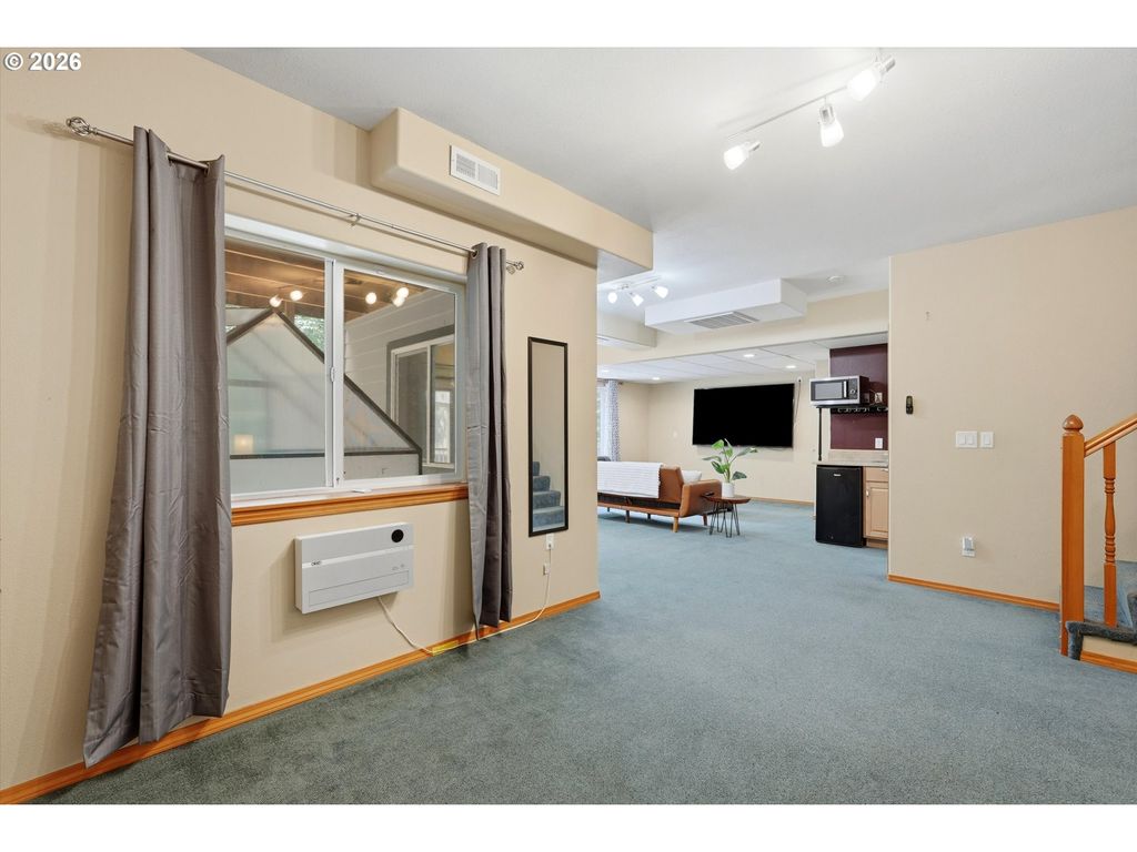 Image 41 of property listing at 110 NORRIS Ct, Dayton, OR 97114
