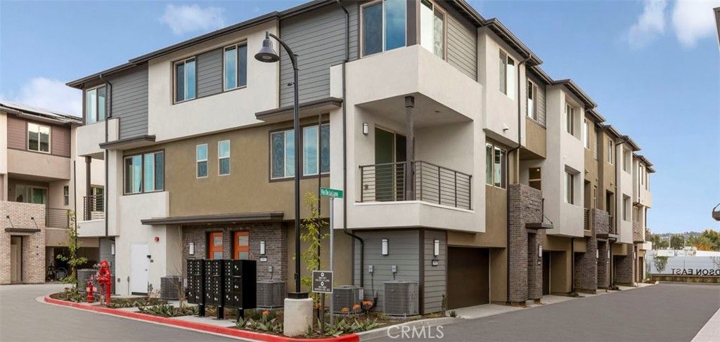 Image 2 of property listing at 1967 Via De Luna, Placentia, CA 92870