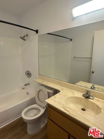 428 S Grand View Street 204, Los Angeles, CA 90057