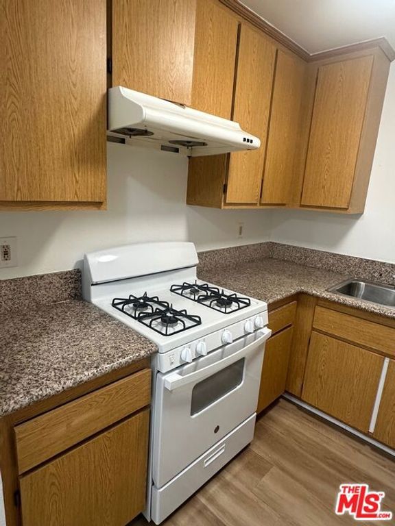 428 S Grand View Street 204, Los Angeles, CA 90057