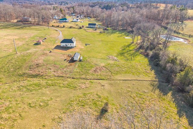1211 N Charlotte St, Dickson, TN 37055