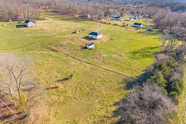 1211 N Charlotte St, Dickson, TN 37055