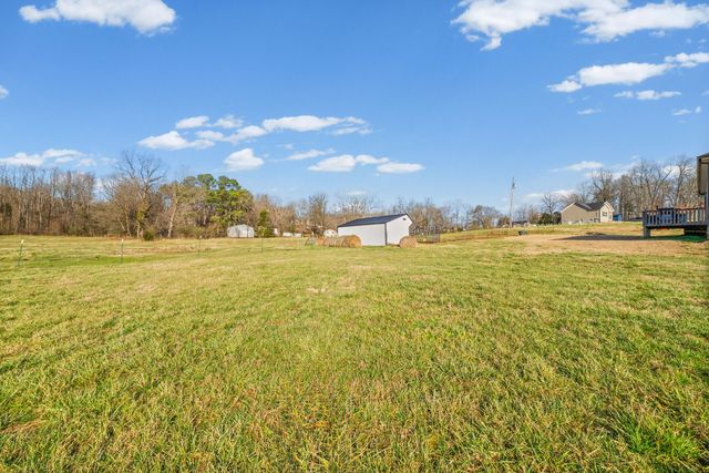 1211 N Charlotte St, Dickson, TN 37055