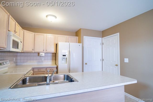 29257 Red Maple Drive, New Baltimore, MI 48051