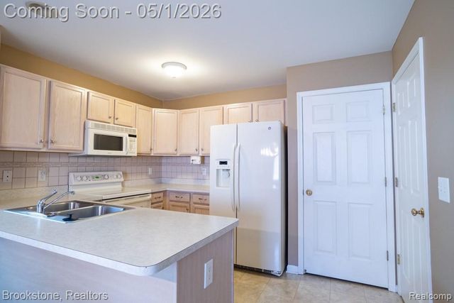 29257 Red Maple Drive, New Baltimore, MI 48051