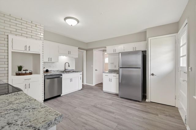 812 W 61st Street, Minneapolis, MN 55419