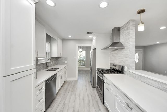 11214 Sagehaven Drive, Houston, TX 77089