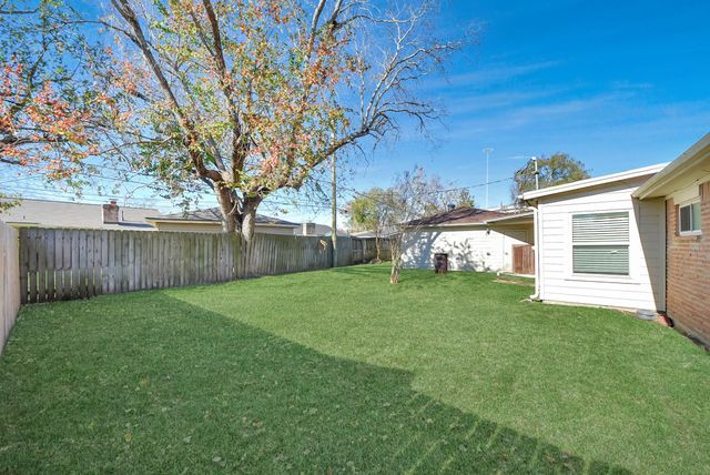 11214 Sagehaven Drive, Houston, TX 77089