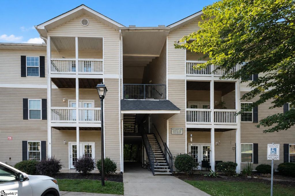 203 Mckenna Circle, Greenville, SC 29615