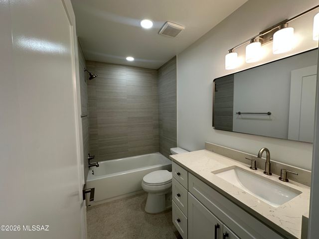 5846 E Grant Road, Tucson, AZ 85712