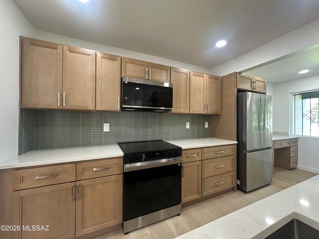 5846 E Grant Road, Tucson, AZ 85712