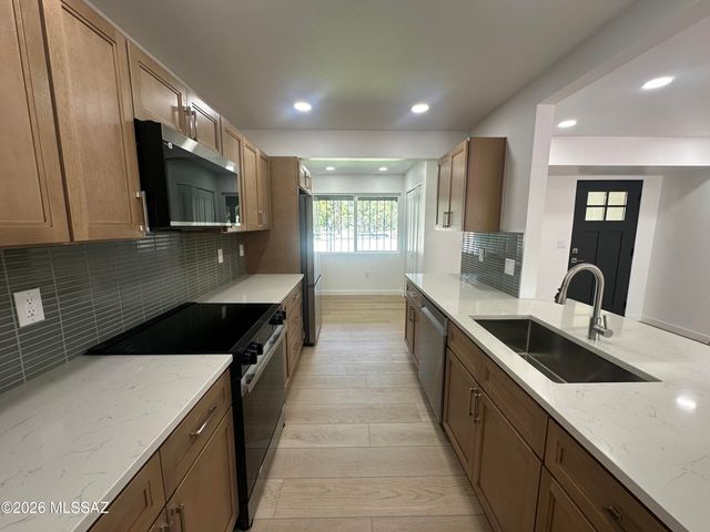 5846 E Grant Road, Tucson, AZ 85712