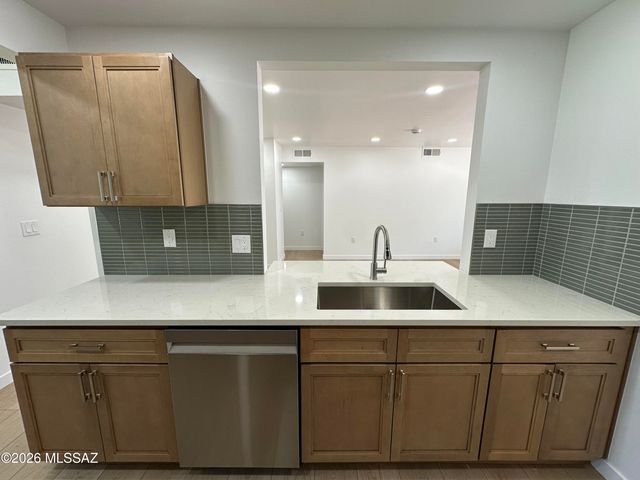 5846 E Grant Road, Tucson, AZ 85712
