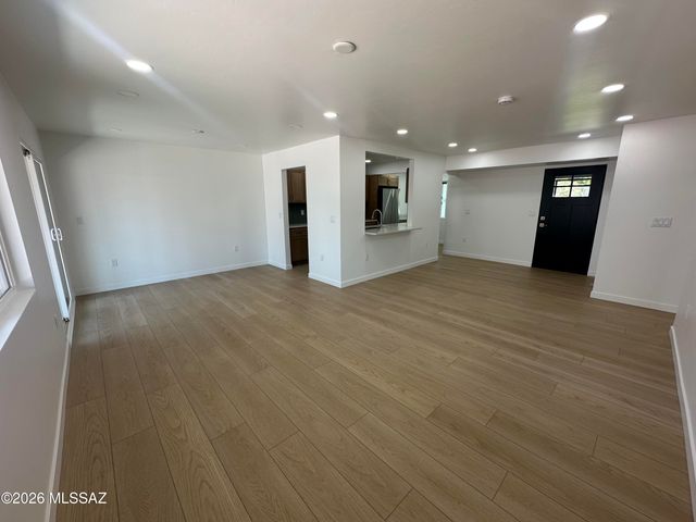 5846 E Grant Road, Tucson, AZ 85712