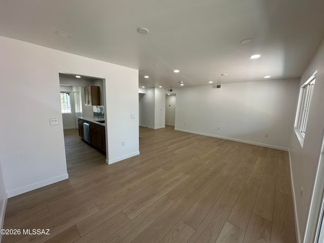 5846 E Grant Road, Tucson, AZ 85712