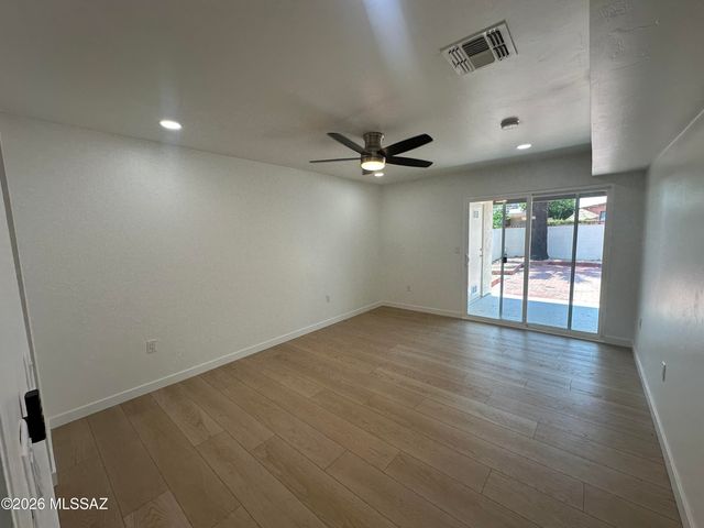5846 E Grant Road, Tucson, AZ 85712