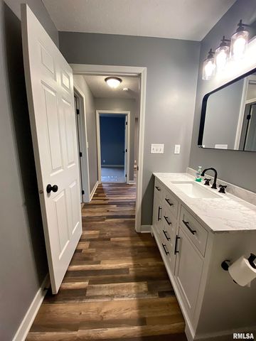 210 N STATE Street, Christopher, IL 62822