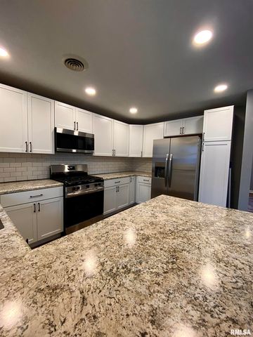 210 N STATE Street, Christopher, IL 62822