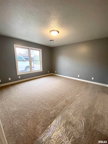 210 N STATE Street, Christopher, IL 62822